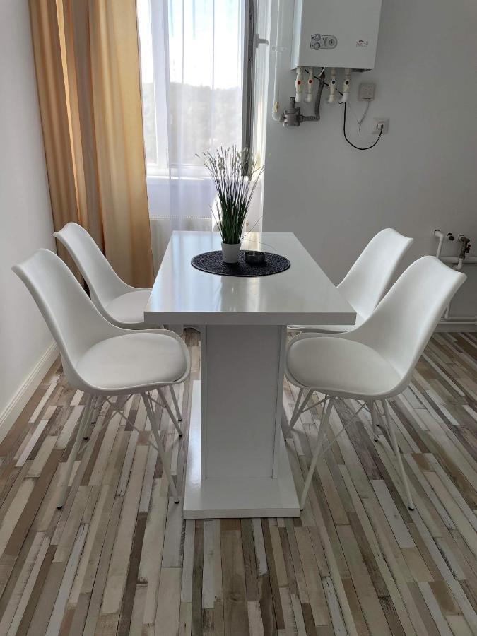 Ferienwohnung White One Petroşani Exterior foto